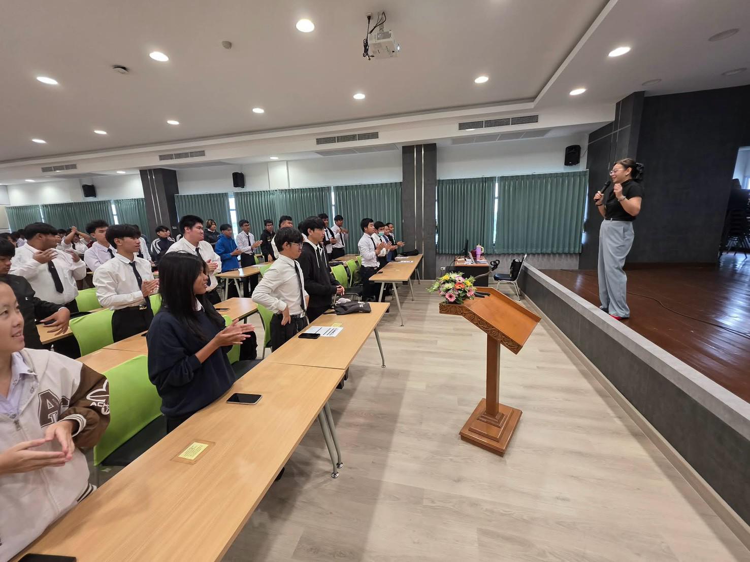 41. คณะเทคโนโลยีอุตสาหกรรม มหาวิทยาลัยราชภัฏกำแพงเพชร จัดโครงการอบรมและพัฒนาทักษะภาษาอังกฤษและมาตรฐานคอมพิวเตอร์ สำหรับนักศึกษาชั้นปีที่ 1